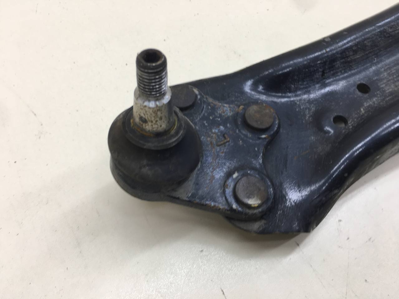 Рычаг передний левый Volkswagen Polo (HB) 2009>