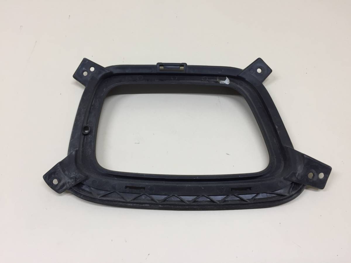 Рамка противотуманной фары правой Kia Sorento (XM) 2009-2021