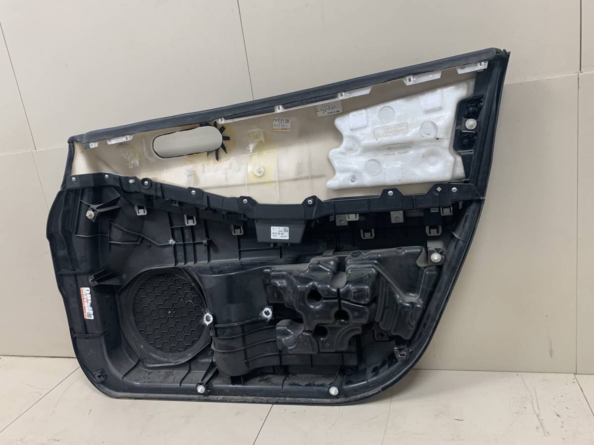 Обшивка двери передней левой Mazda CX-7 (ER) 2006-2012