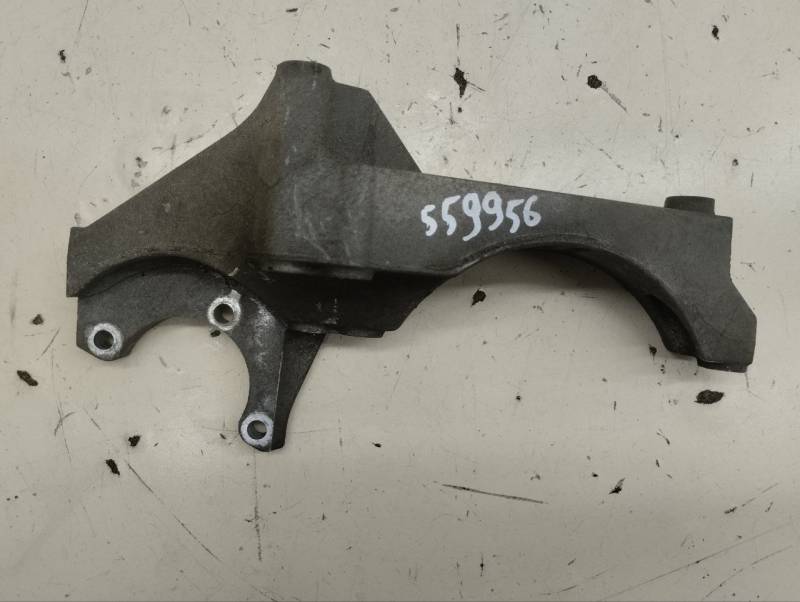 Кронштейн генератора Chevrolet Captiva (C140) 2011-2016 Кронштейн генератора Chevrolet Captiva (C140) 2011-2016