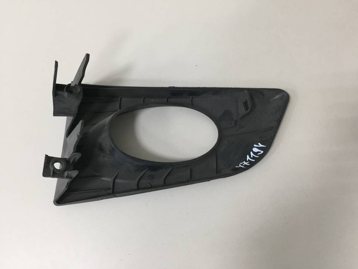 Рамка противотуманной фары правой Honda Fit (GD1) 2001-2007