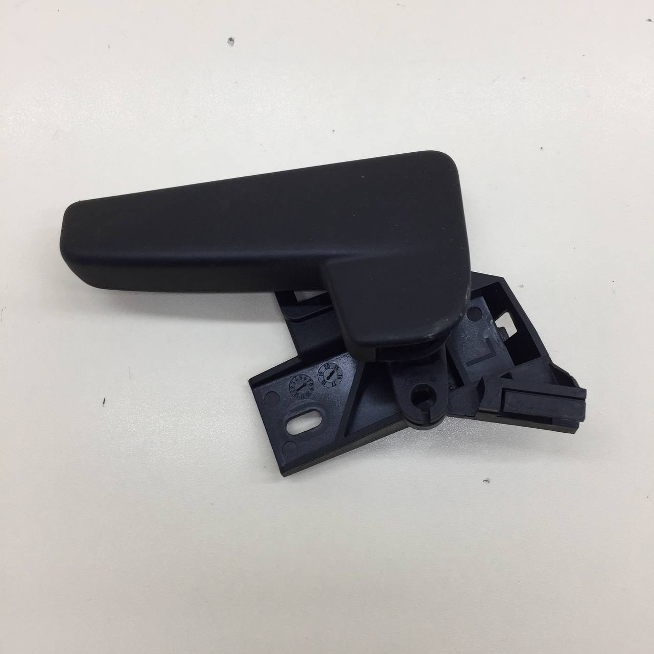 Ручка открывания капота Volkswagen Polo (MK5) 2011-2020 Ручка открывания капота Volkswagen Polo (MK5) 2011-2020