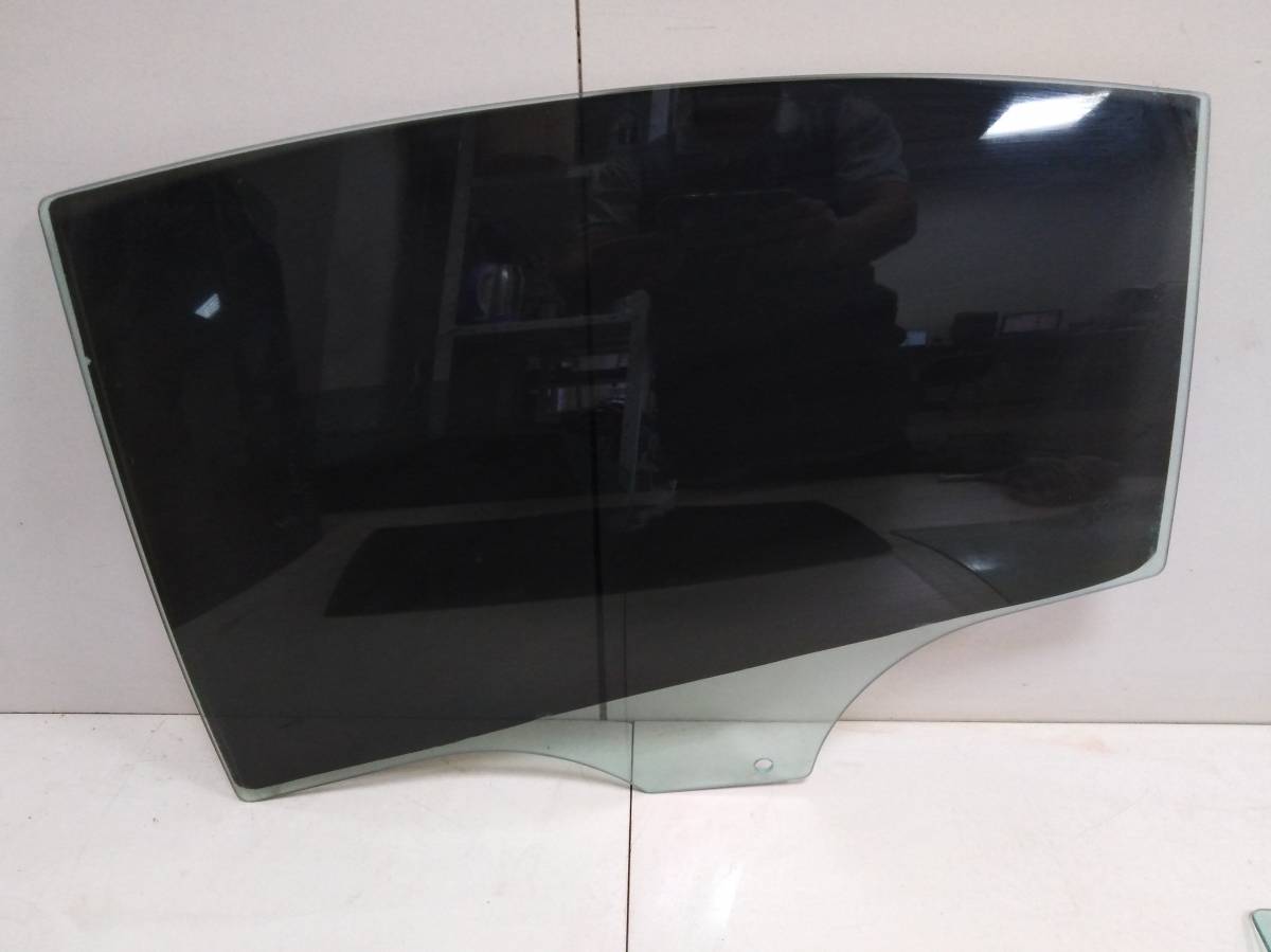 Стекло двери задней левой Mazda Mazda 6 (GH) 2007-2012
