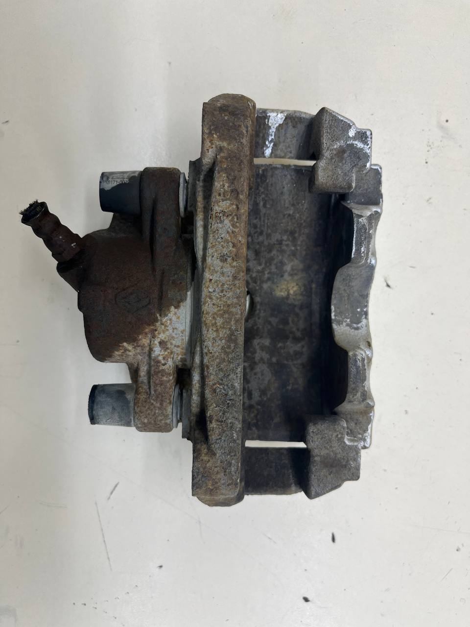 Суппорт передний правый Nissan Terrano (D10) 2014>