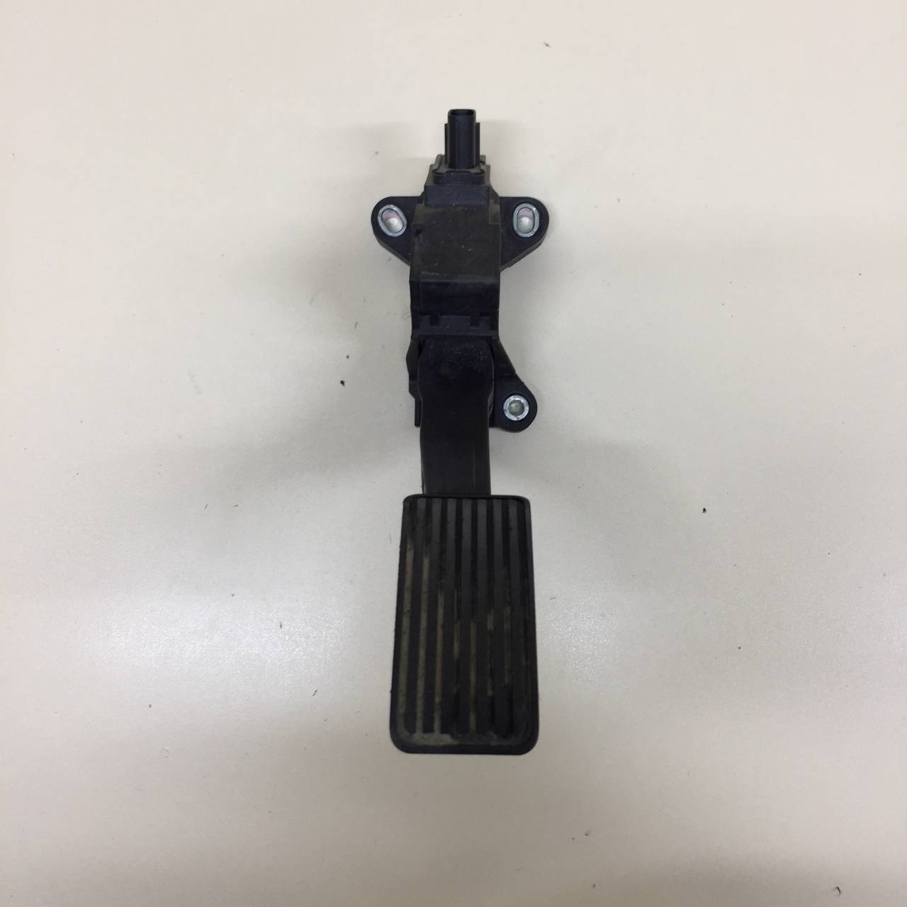 Педаль газа Peugeot 107 2006-2014 Педаль газа Peugeot 107 2006-2014