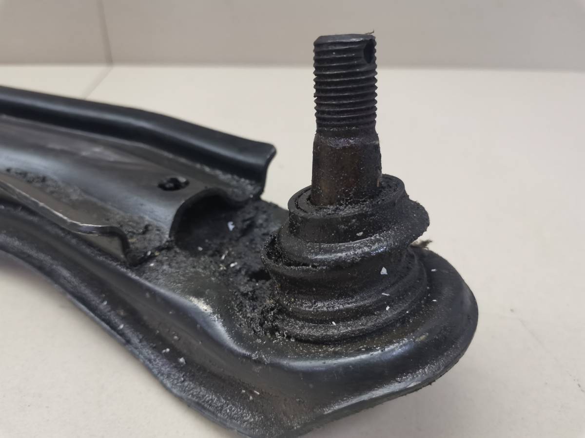 Рычаг передний нижний правый Nissan Sunny (B14) 1993-1999 Рычаг передний нижний правый Nissan Sunny (B14) 1993-1999