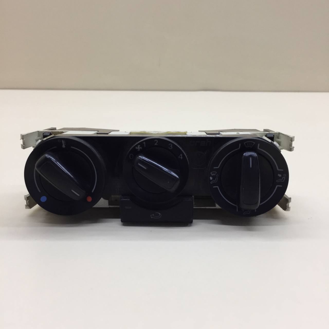 Блок управления отопителем Volkswagen Polo (MK5) 2011-2020
