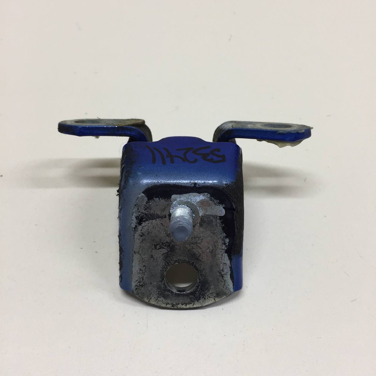 Петля двери задней левой верхняя Nissan Note (E11) 2006-2013
