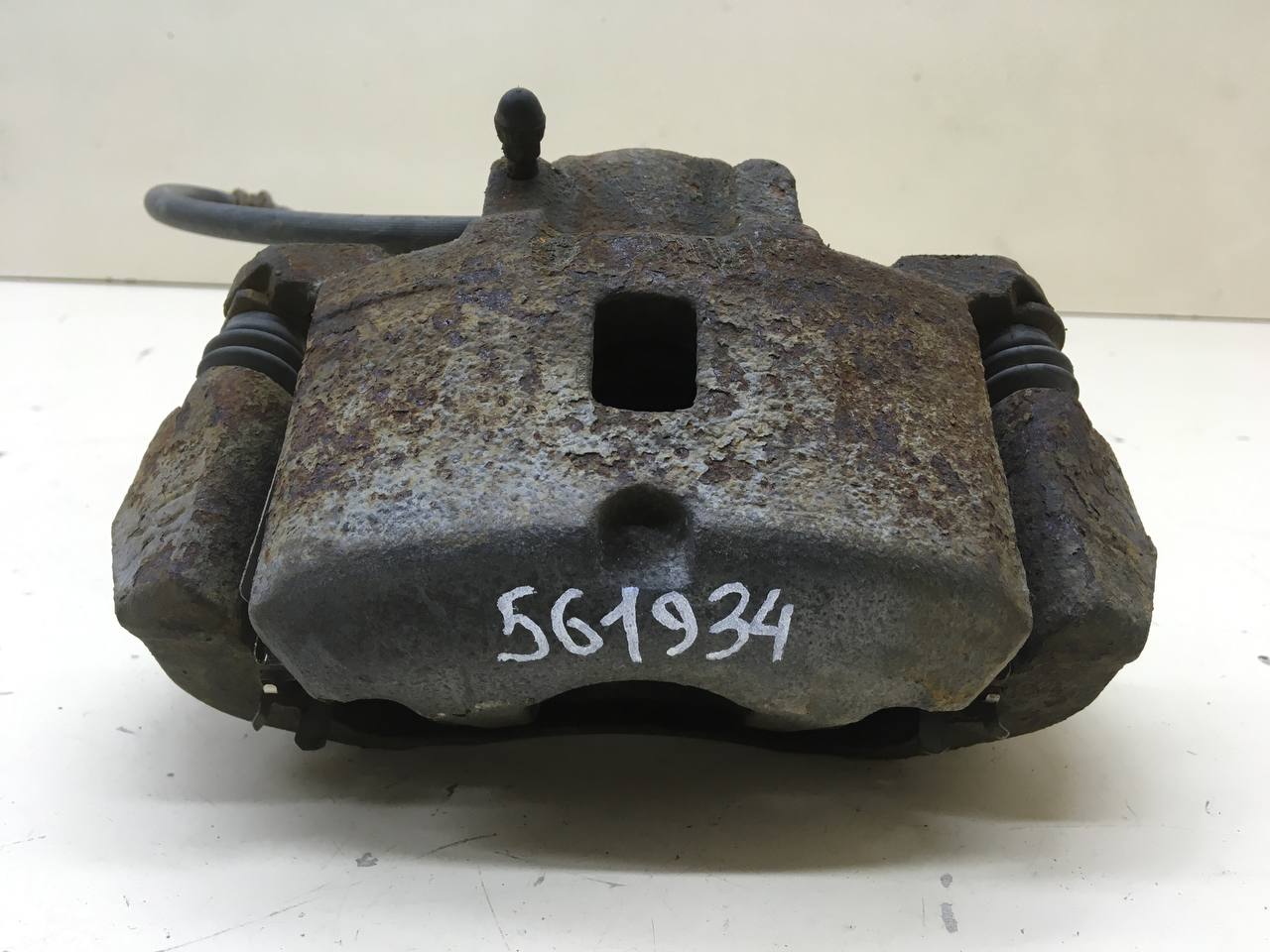 Суппорт передний правый Mitsubishi Lancer 9 (CS/Classic) 2000-2011 Суппорт передний правый Mitsubishi Lancer 9 (CS/Classic) 2000-2011