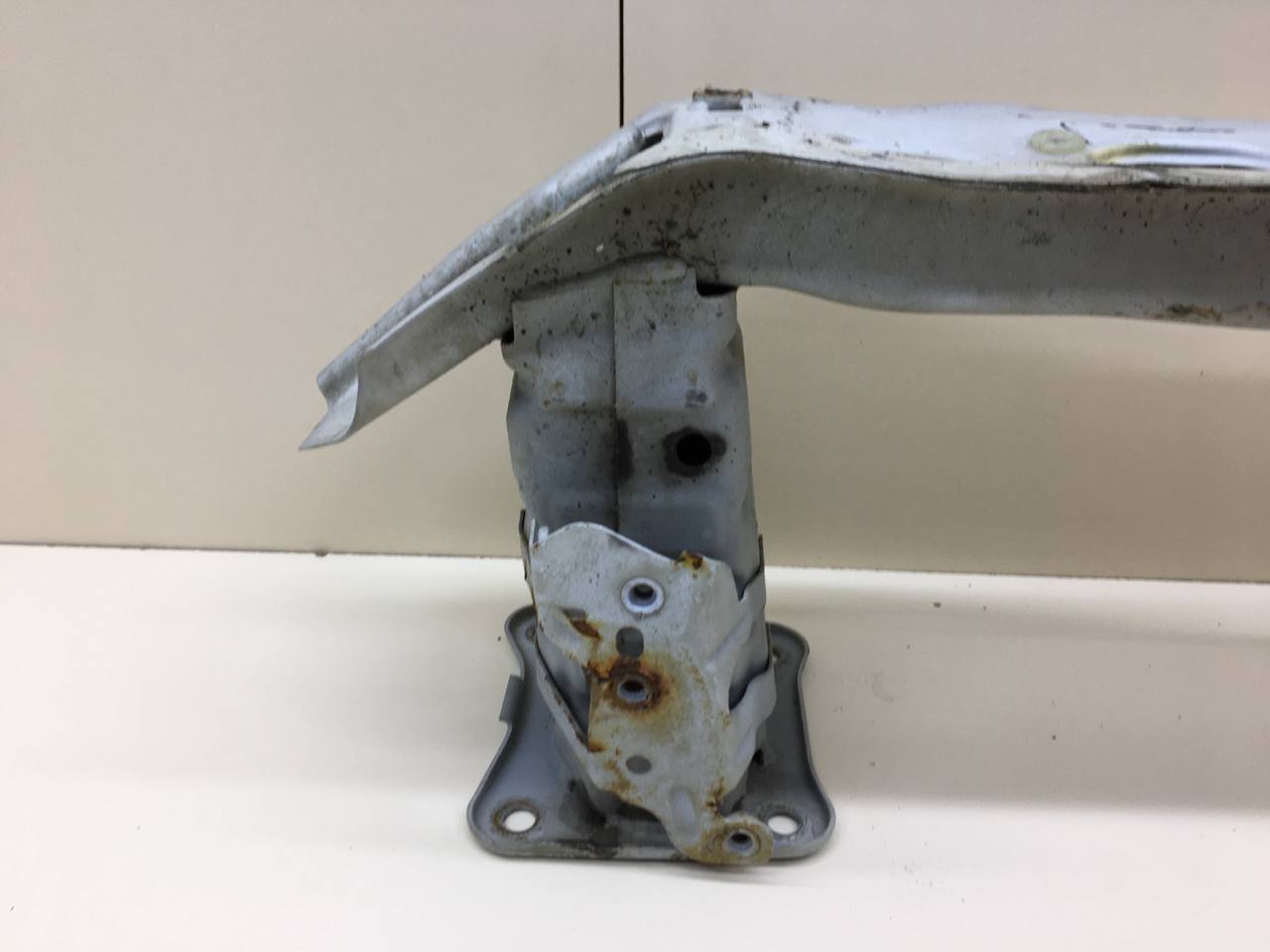 Усилитель переднего бампера Ford Focus 3 2011>