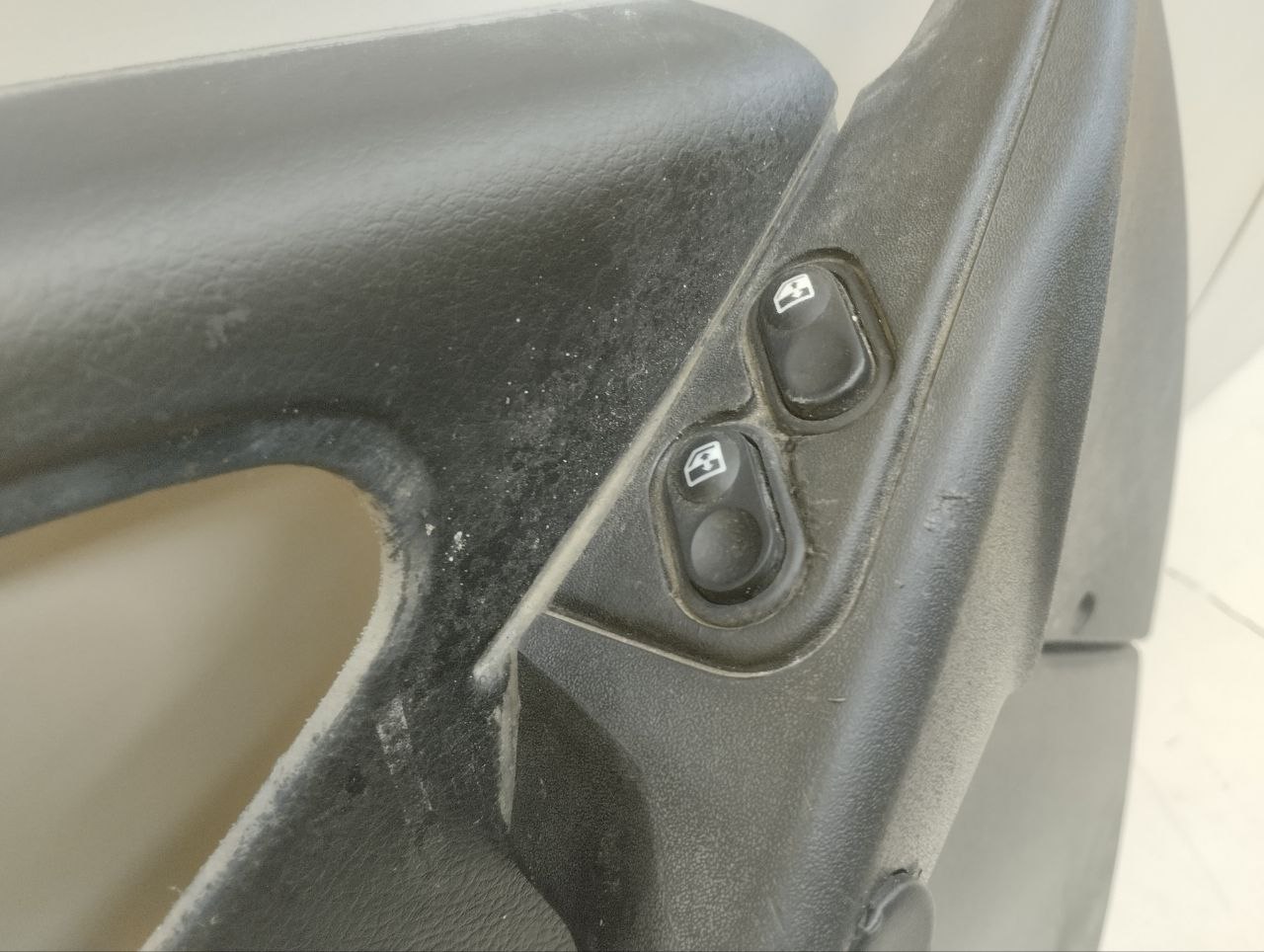 Обшивка двери передней левой Chevrolet Niva 2009-2020