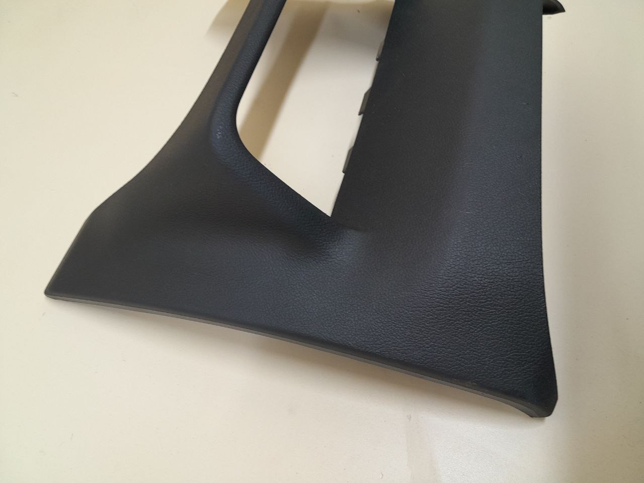 Накладка (кузов внутри) Mitsubishi Outlander (GF) 2012>