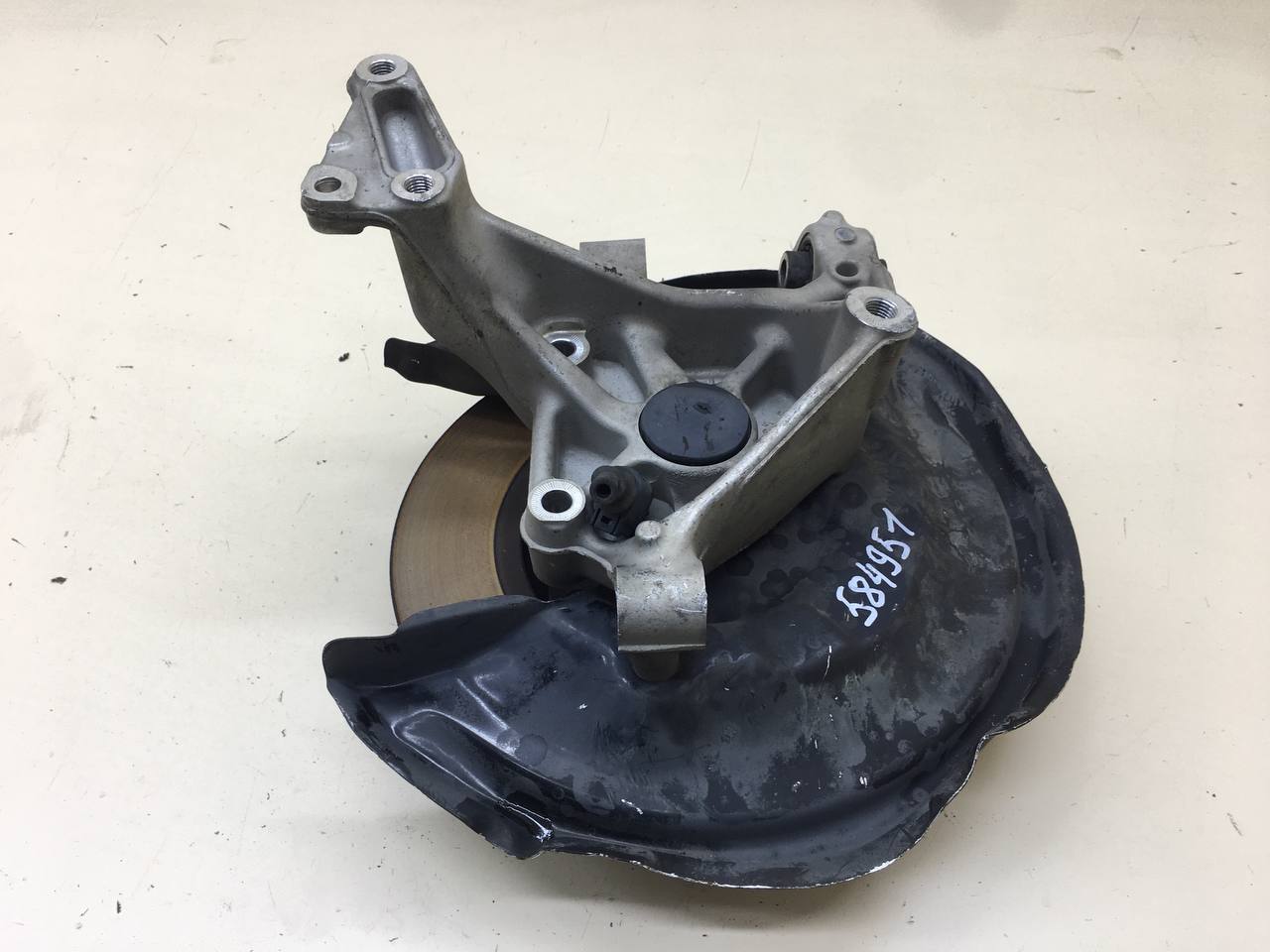 Кулак поворотный задний левый Volkswagen Passat B7 2011-2015