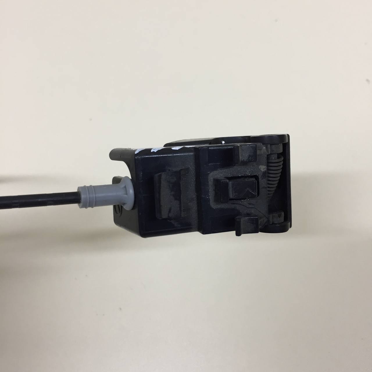 Ручка открывания капота Mazda Mazda 3 (BM) 2013-2016 Ручка открывания капота Mazda Mazda 3 (BM) 2013-2016
