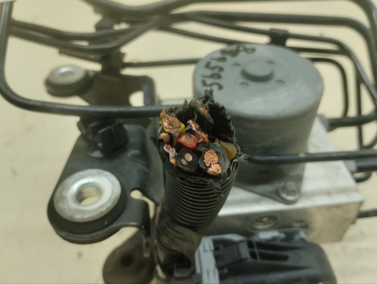Блок ABS (насос) Ford Mondeo 4 2007-2015 Блок ABS (насос) Ford Mondeo 4 2007-2015