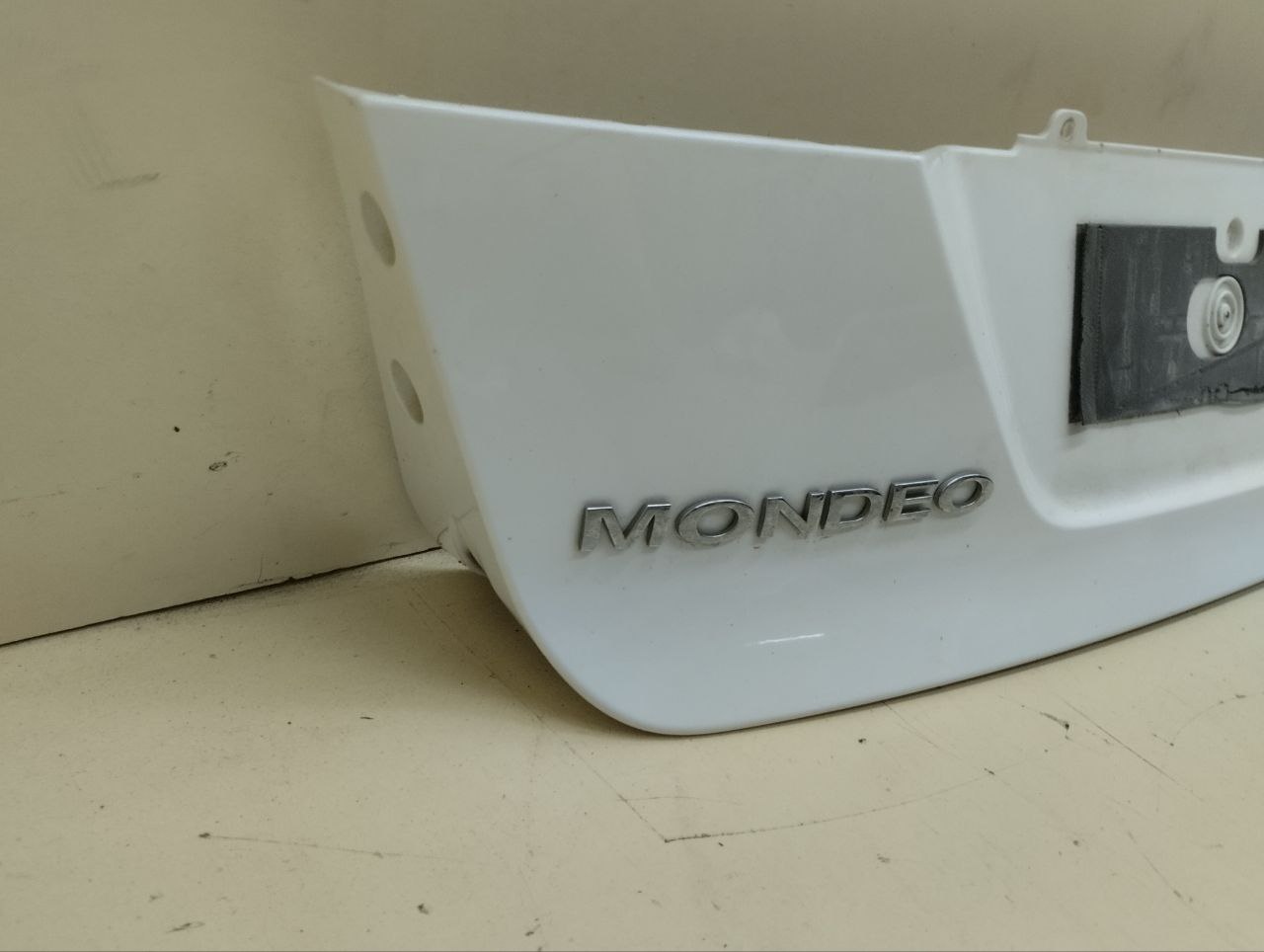 Накладка крышки багажника Ford Mondeo 4 2007-2015 Накладка крышки багажника Ford Mondeo 4 2007-2015