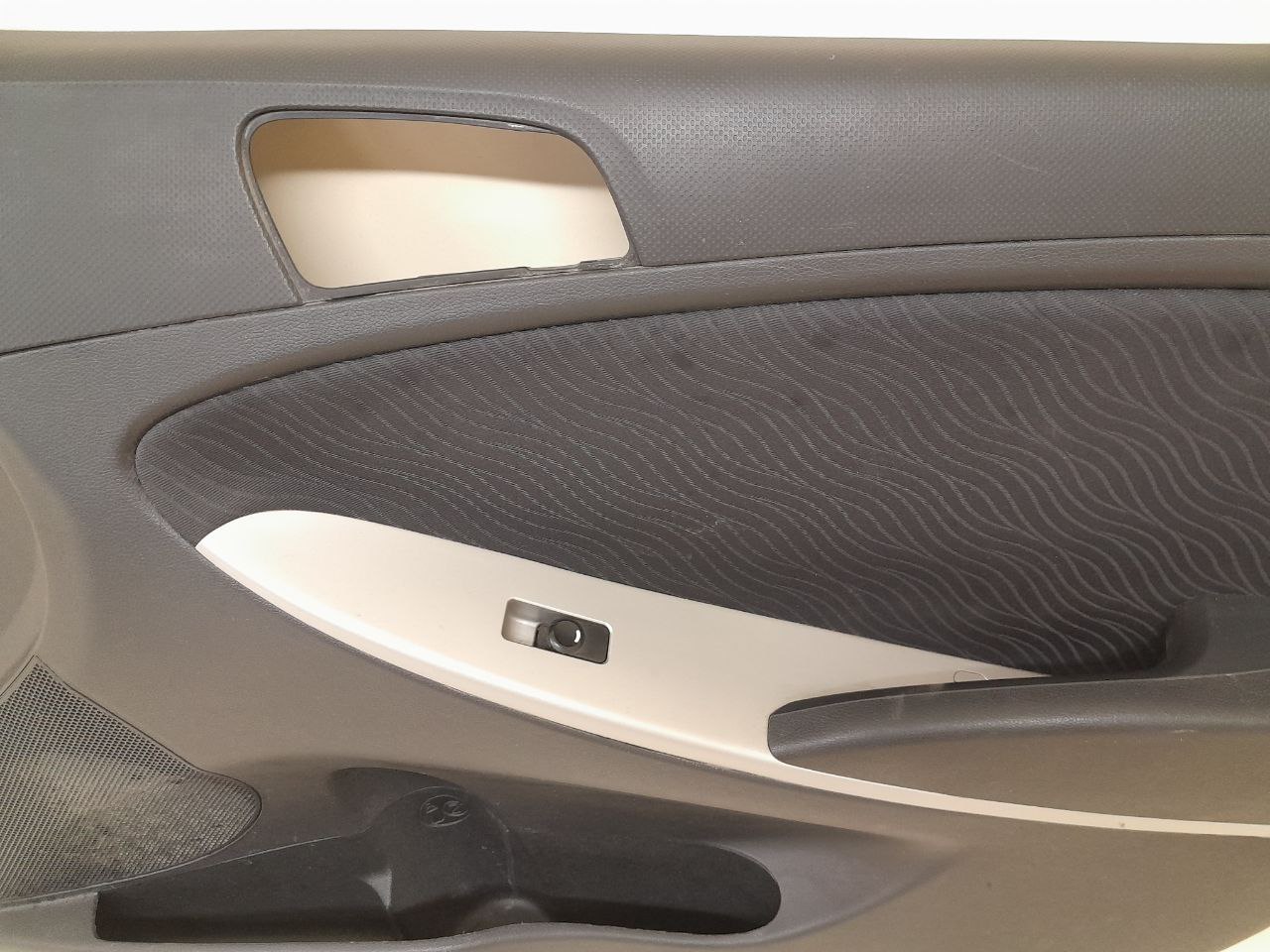 Обшивка двери передней правой Hyundai Solaris (RB) 2010-2017