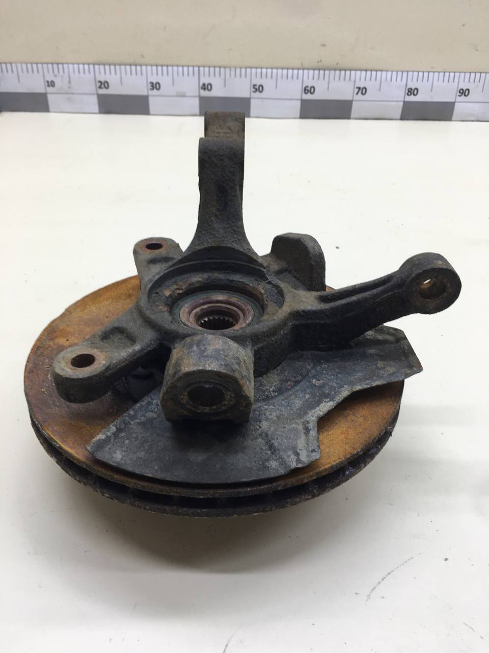 Кулак поворотный передний правый Chevrolet Aveo T200 2003-2008