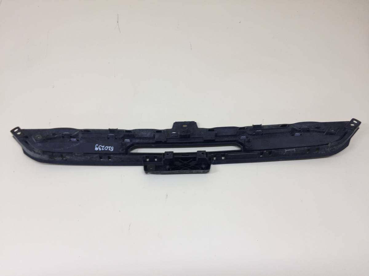 Решетка в бампер центральная Haval Haval F7 2019>