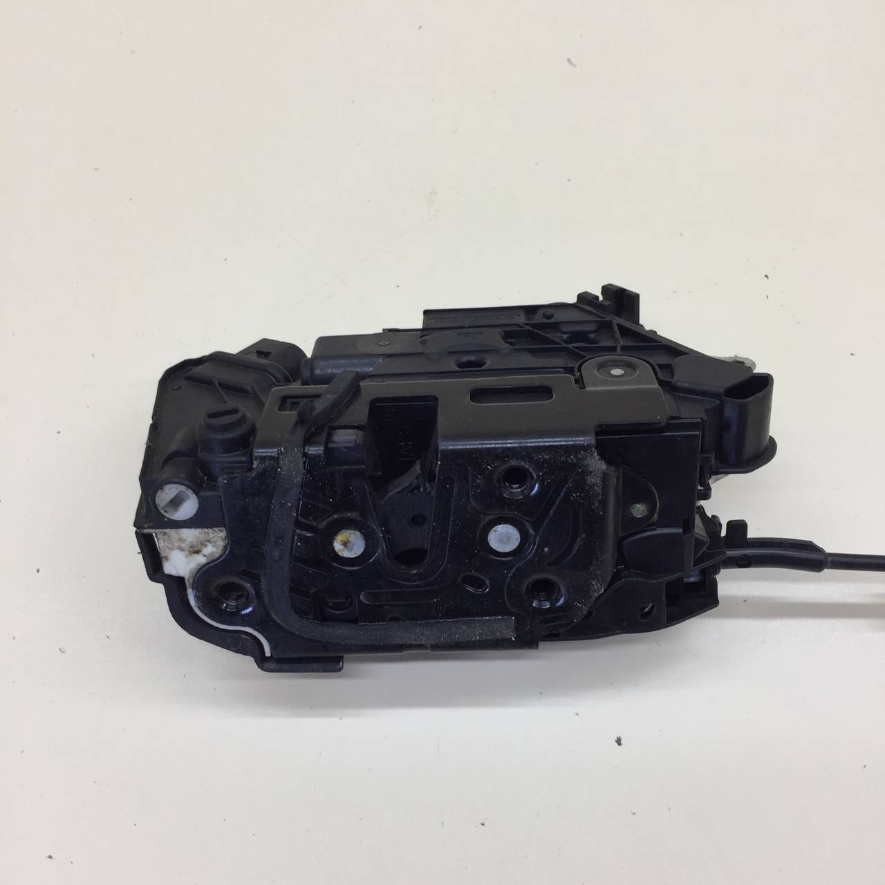 Замок двери задней левой Volkswagen Tiguan (5N1) 2007-2011 Замок двери задней левой Volkswagen Tiguan (5N1) 2007-2011