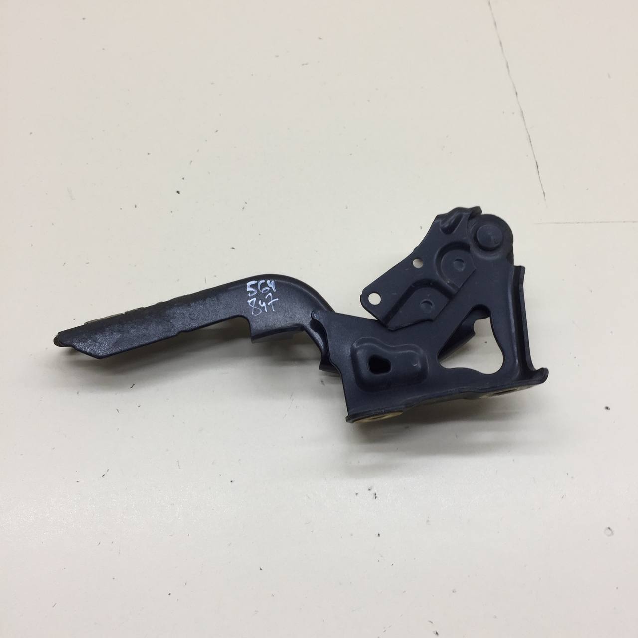 Петля капота левая Lexus NX 200 (Z10) 2014-2021 Петля капота левая Lexus NX 200 (Z10) 2014-2021