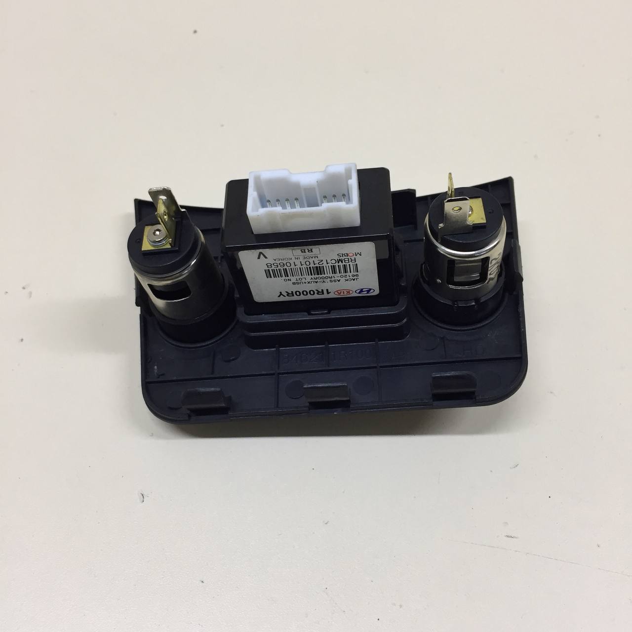 Разъем (USB AUX) Hyundai Solaris (RB) 2010-2017 Разъем (USB AUX) Hyundai Solaris (RB) 2010-2017