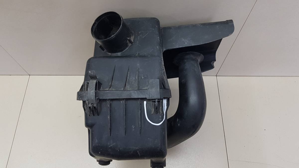 Корпус воздушного фильтра Toyota Vista Ardeo (V50) 1998-2003