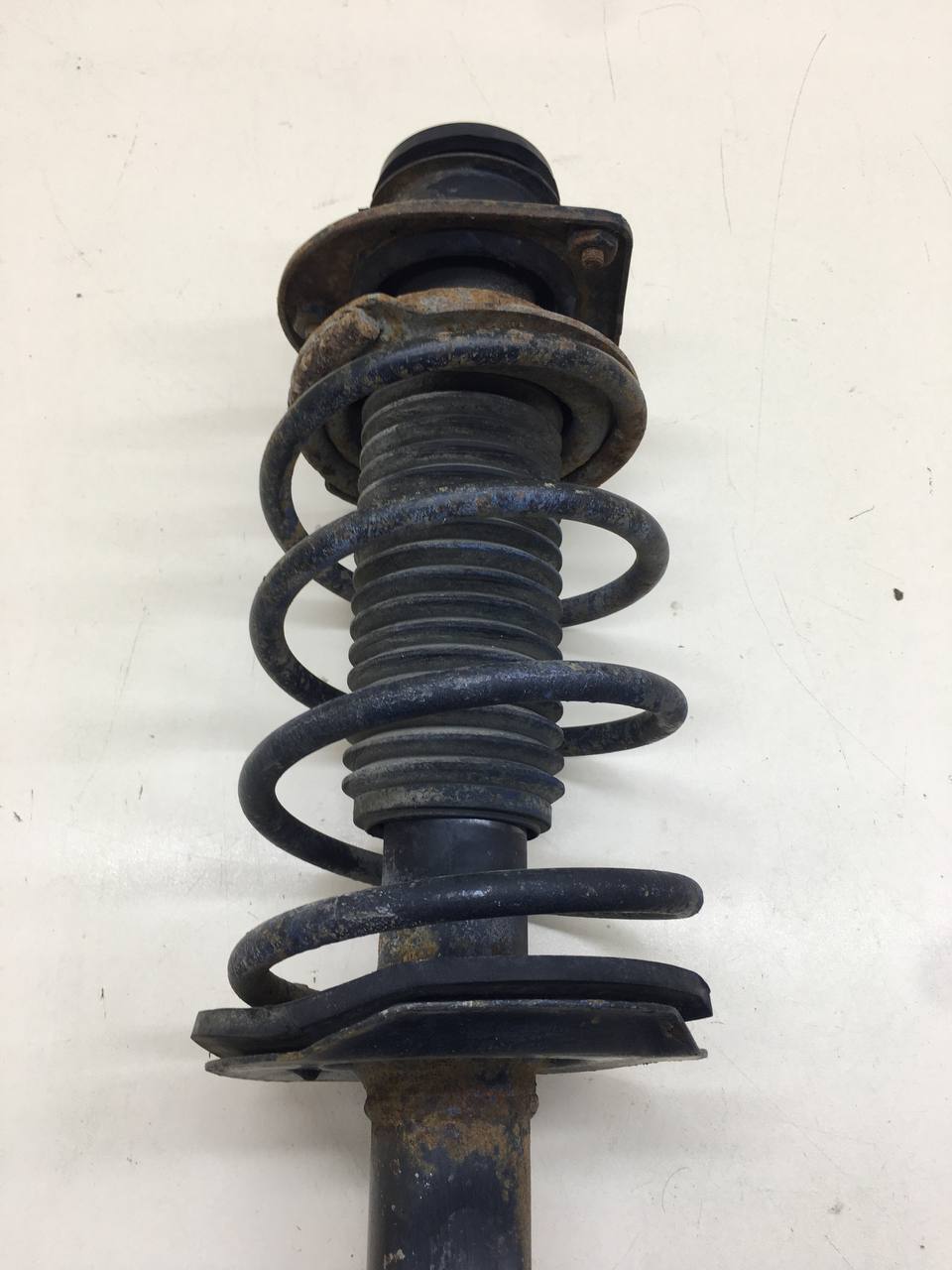 Амортизатор передний Fiat Albea 2002-2012