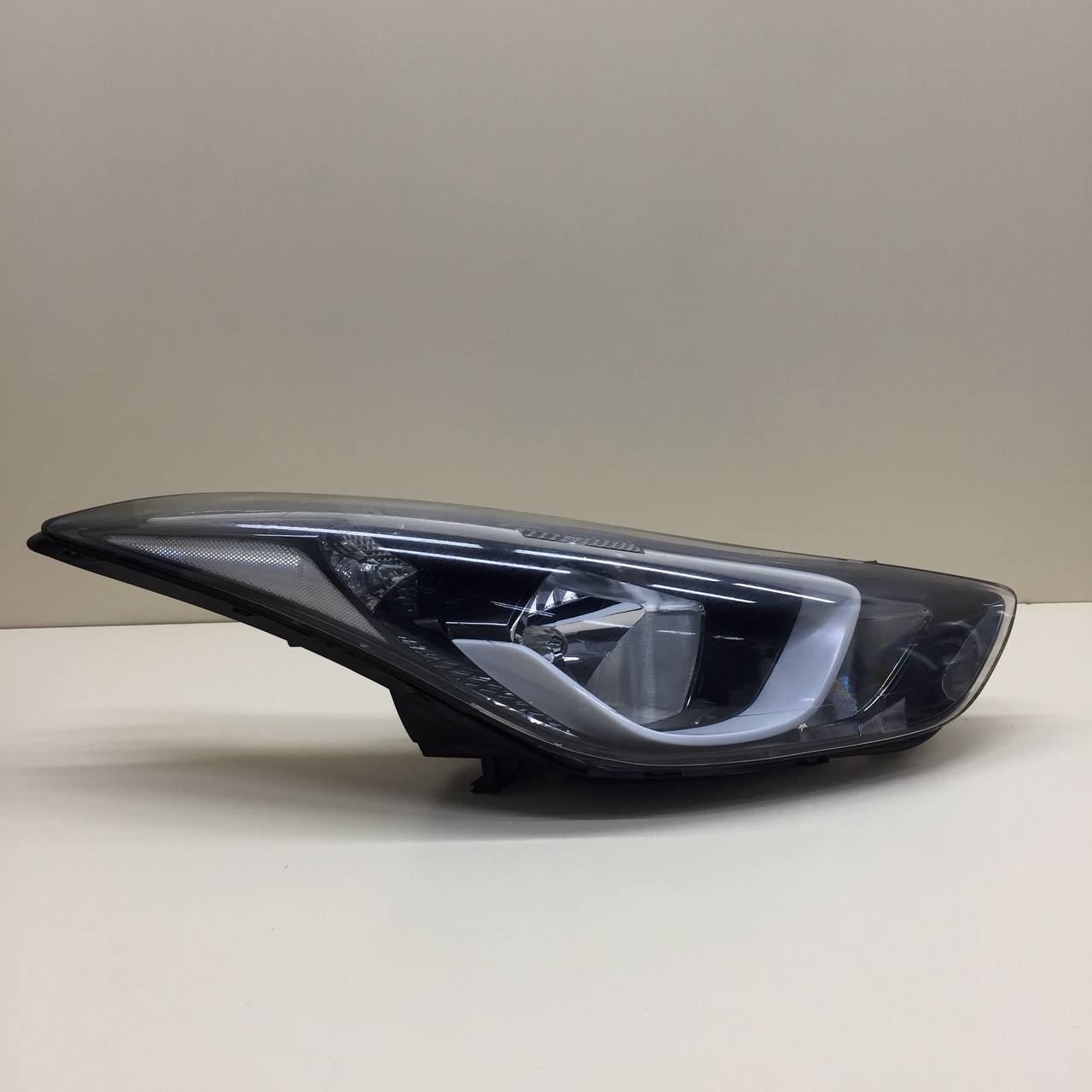 Фара правая Hyundai Elantra (MD) 2011-2016