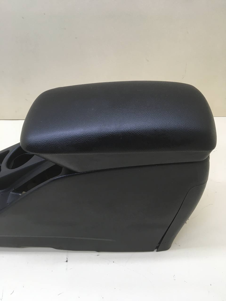 Консоль центральная Kia Ceed (ED) 2007-2012 Консоль центральная Kia Ceed (ED) 2007-2012