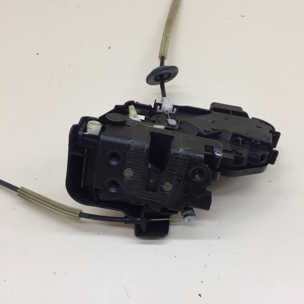 Замок двери задней левой Land Rover Range Rover Sport 2005-2012 Замок двери задней левой Land Rover Range Rover Sport 2005-2012