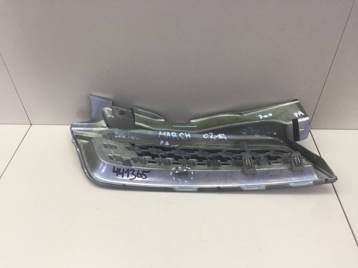 Решетка радиатора левая Nissan March (K12) 2002-2010