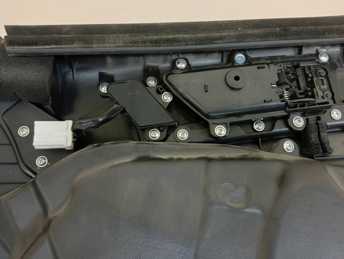 Обшивка двери передней левой Hyundai ix55 2007-2013