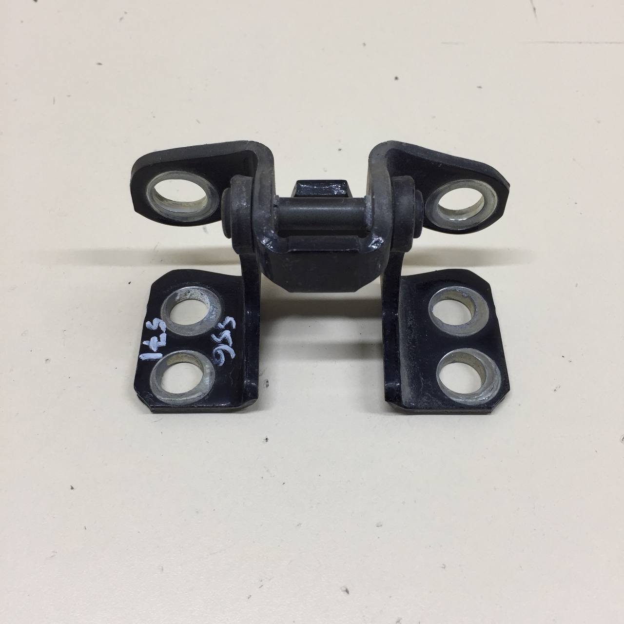 Петля двери багажника Toyota Land Cruiser Prado (J150) 2009-2022 Петля двери багажника Toyota Land Cruiser Prado (J150) 2009-2022