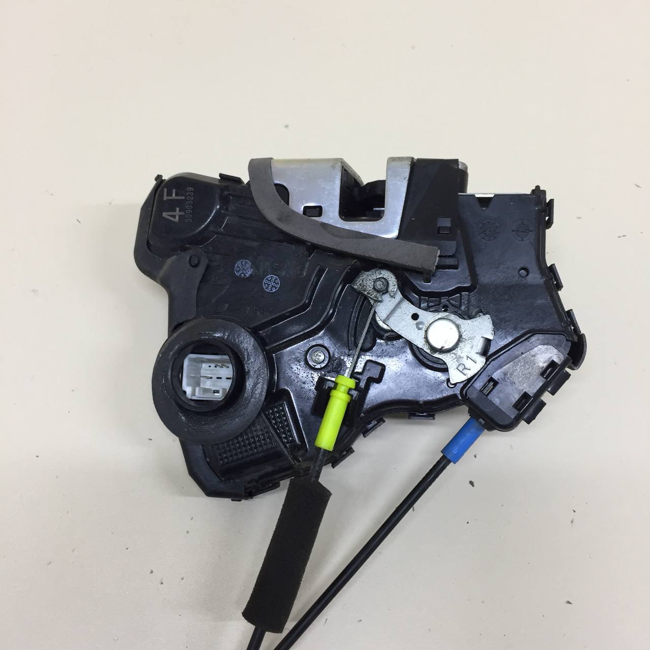 Замок двери передней правой Toyota Land Cruiser Prado (J150) 2009-2022
