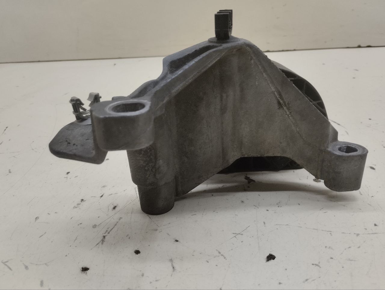 Опора двигателя правая Nissan Almera 3 (G11, G15) 2012> Опора двигателя правая Nissan Almera 3 (G11, G15) 2012>
