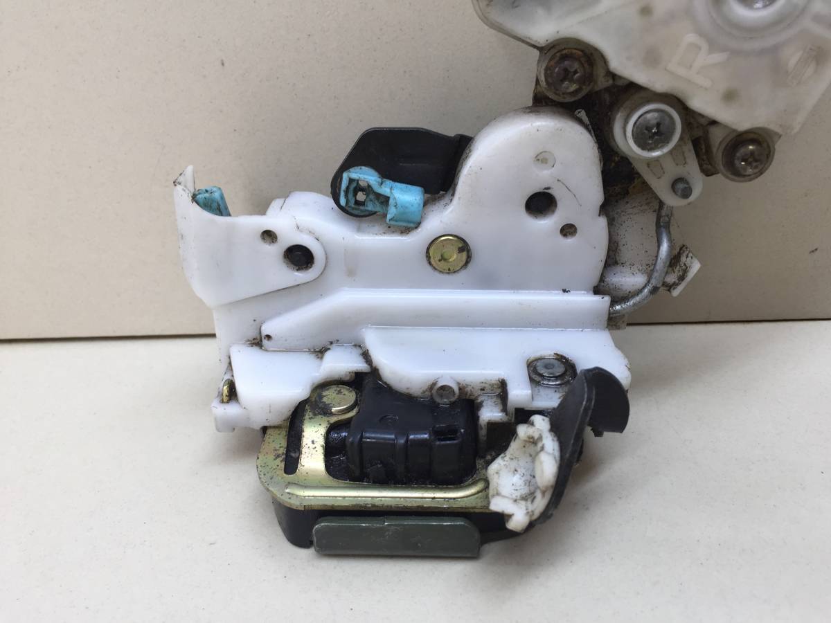 Замок двери задней правой Nissan Almera Classic (B10) 2006-2013