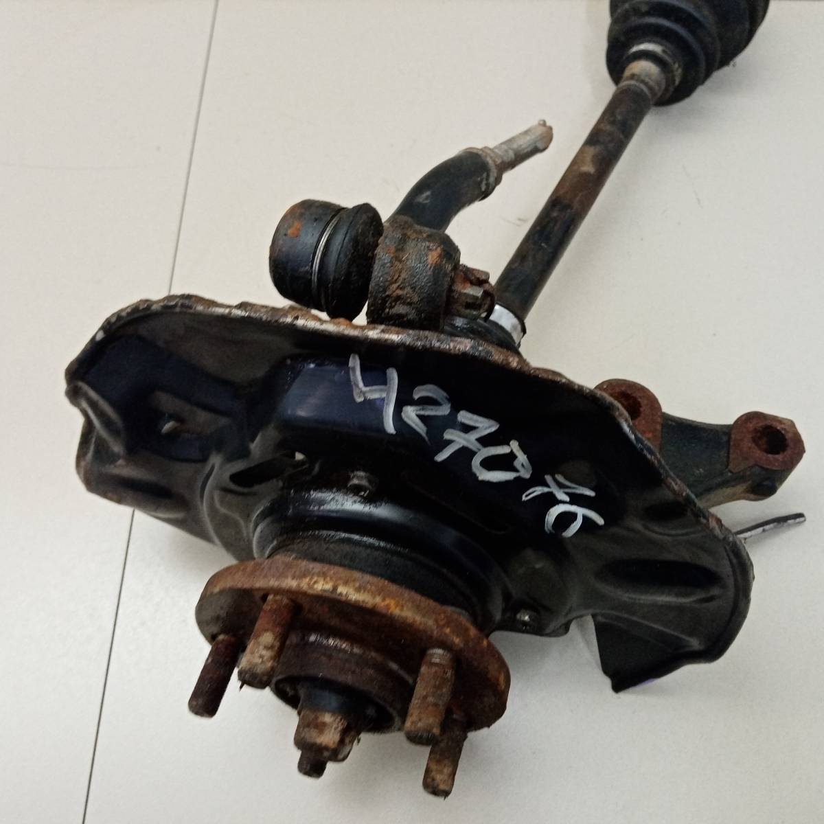 Кулак поворотный передний правый Toyota Caldina (T240) 2002-2007