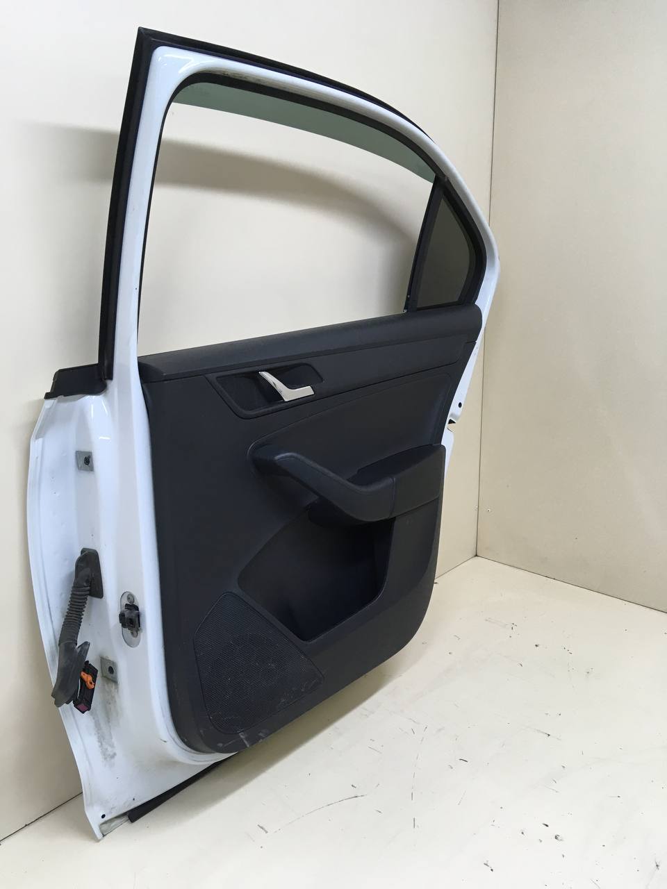 Дверь задняя правая Skoda Rapid 2012-2020 Дверь задняя правая Skoda Rapid 2012-2020