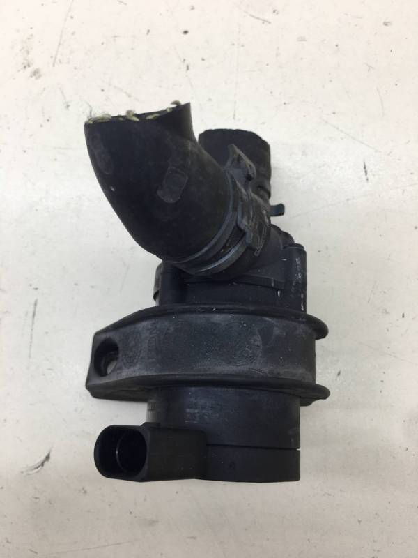 Насос водяной (помпа) Volkswagen Passat B7 2011-2015 Насос водяной (помпа) Volkswagen Passat B7 2011-2015