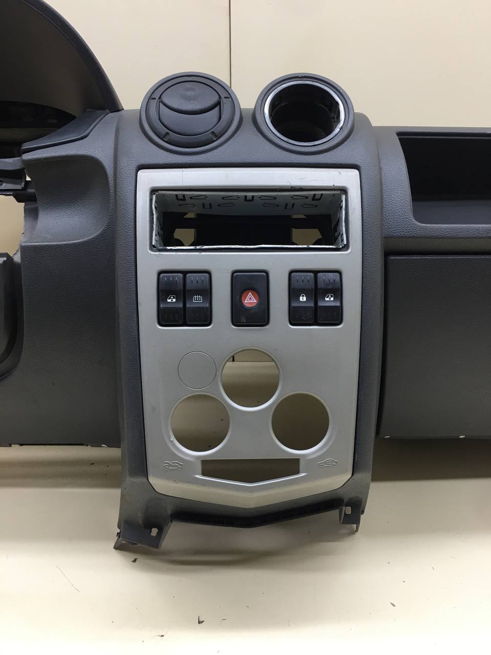 Торпедо Renault Logan (1) 2005-2014 Торпедо Renault Logan (1) 2005-2014