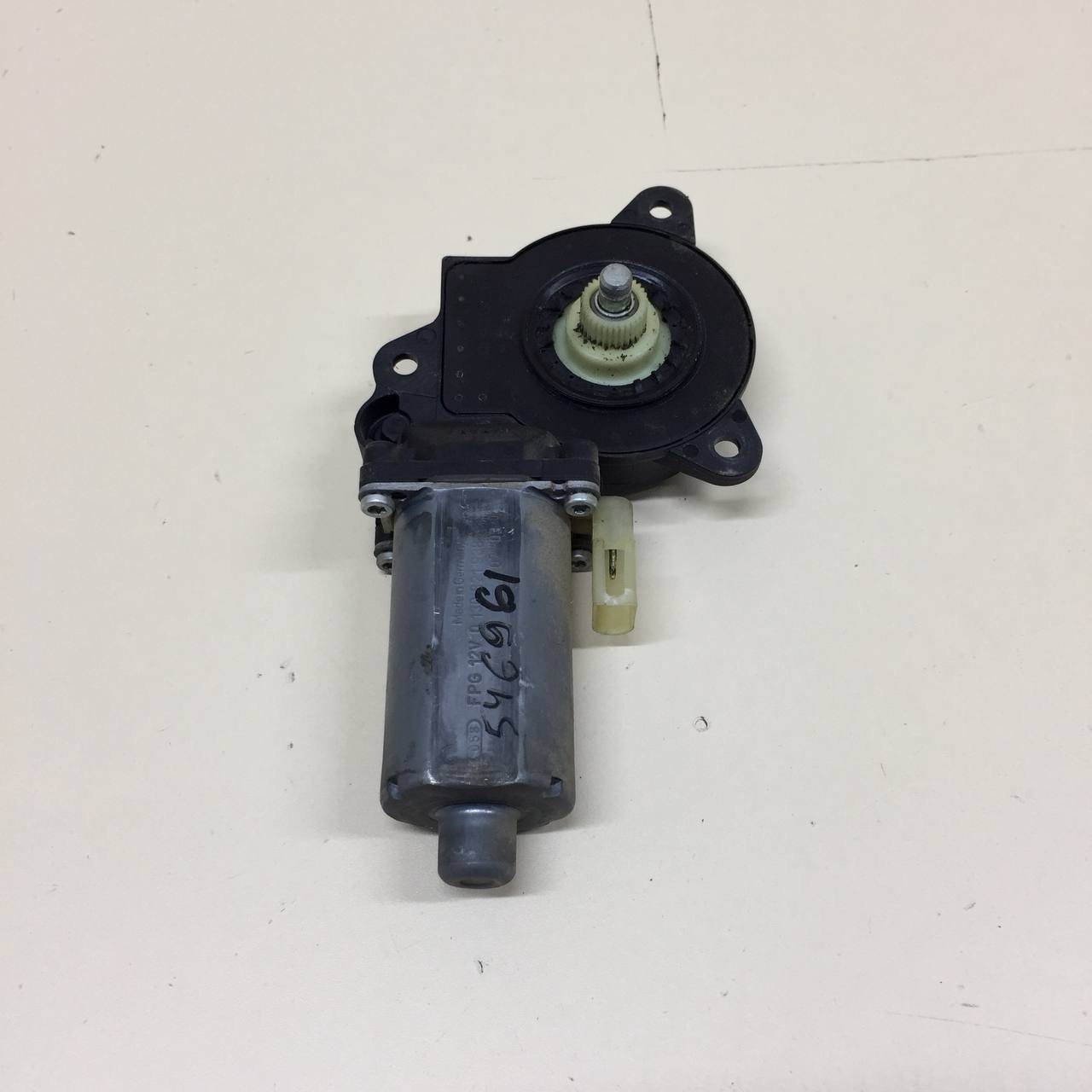 Моторчик стеклоподъемника Ford Fusion (JU) 2002-2012 Моторчик стеклоподъемника Ford Fusion (JU) 2002-2012