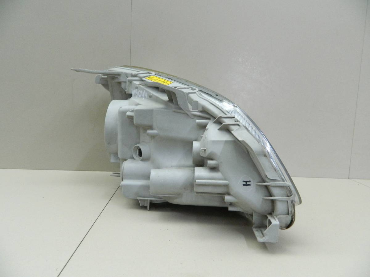 Фара левая Toyota (T240) 2001-2007