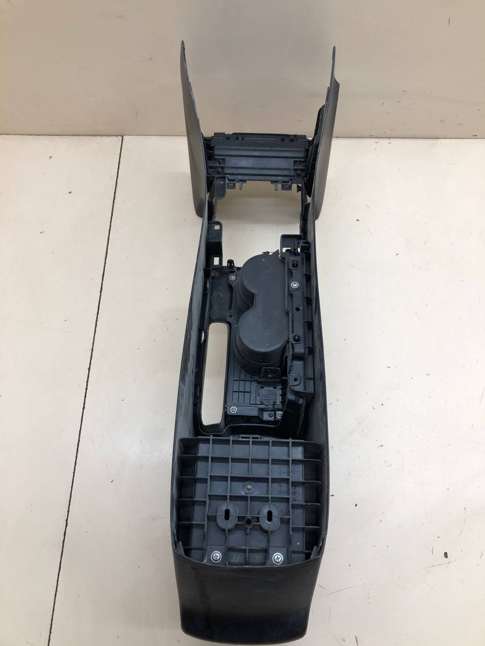 Консоль центральная Mazda Mazda 3 (BK) 2002-2009 Консоль центральная Mazda Mazda 3 (BK) 2002-2009