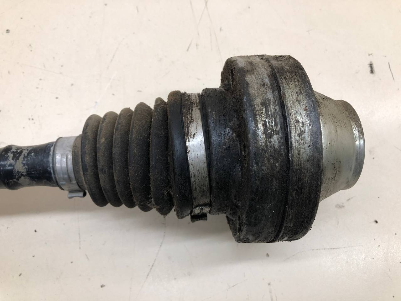 Полуось передняя правая Volkswagen Touareg (7L) 2002-2010