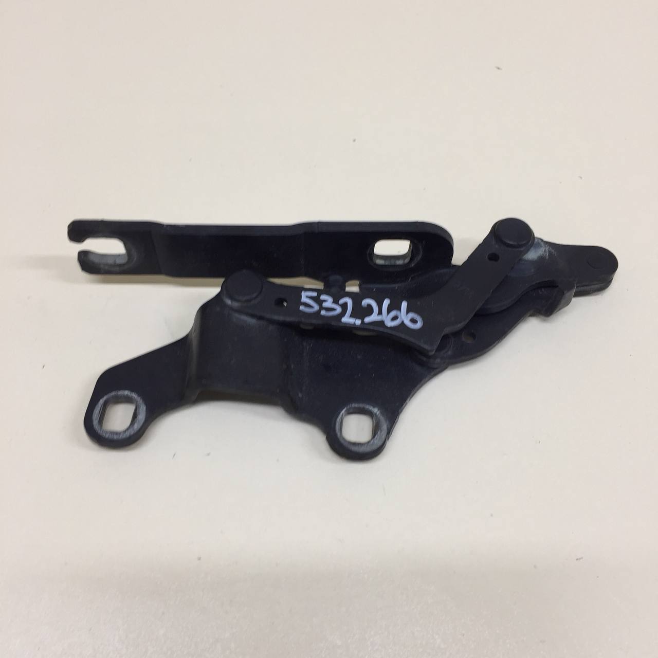 Петля капота правая BMW 3-series E90/E91 2005-2011 Петля капота правая BMW 3-series E90/E91 2005-2011