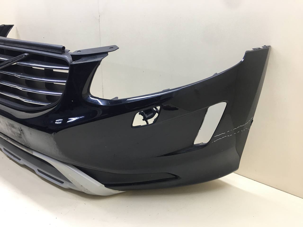 Бампер передний Volvo XC60 2008-2017 Бампер передний Volvo XC60 2008-2017