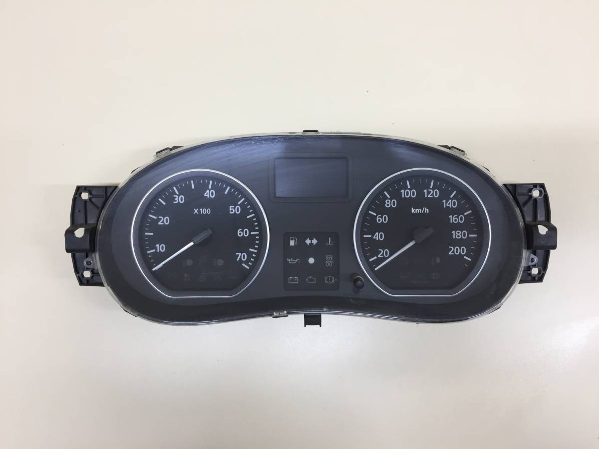 Панель приборов Renault Sandero 2009-2014