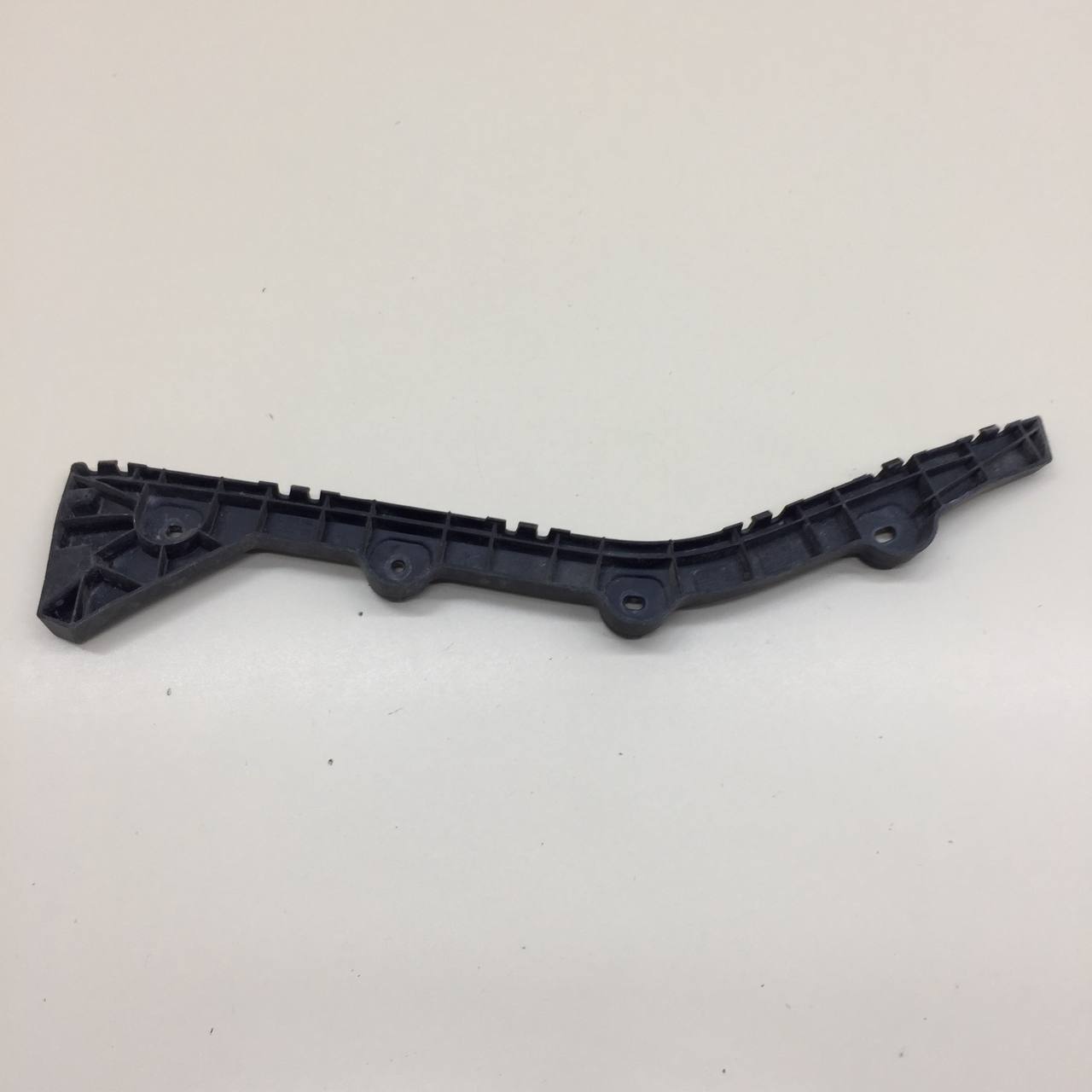 Кронштейн заднего бампера правый Skoda Rapid 2012-2020