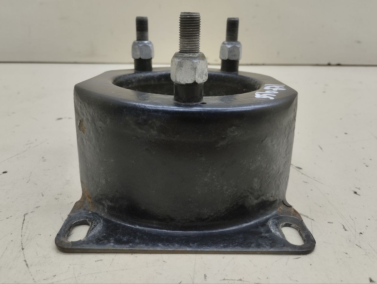 Кронштейн запасного колеса Chevrolet Niva 2009-2020